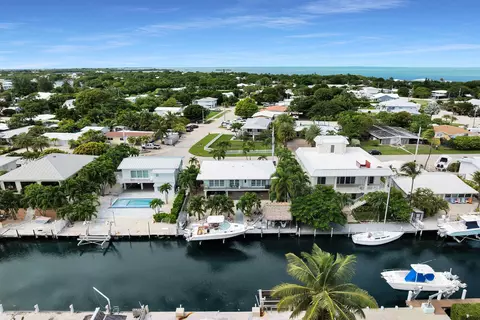 View/Area - 2110 Dolphin Dr, Marathon, FL 33050 photo 5 of 7