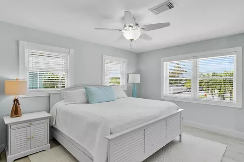 Bedroom - 2110 Dolphin Dr, Marathon, FL 33050 photo 4 of 6
