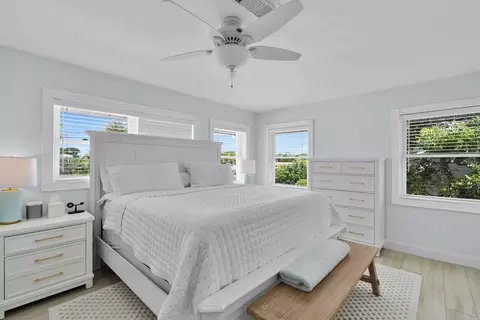 Bedroom - 2110 Dolphin Dr, Marathon, FL 33050 photo 1 of 6