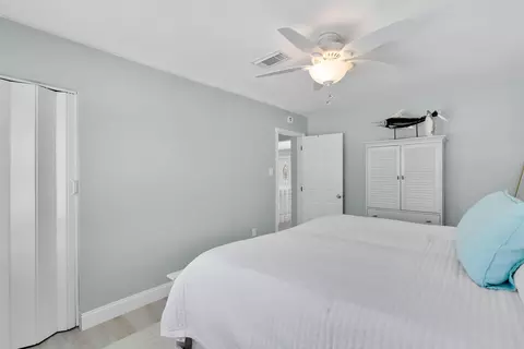Bedroom - 2110 Dolphin Dr, Marathon, FL 33050 photo 6 of 6