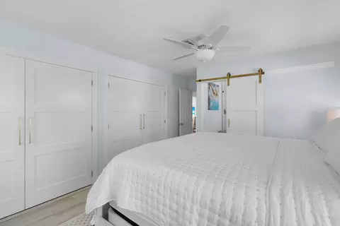 Bedroom - 2110 Dolphin Dr, Marathon, FL 33050 photo 3 of 6