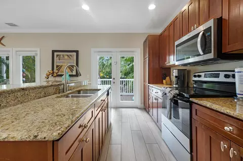 Kitchen - 7219 Simran Ln, Duck Key, FL 33050 photo 3 of 4
