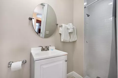 Bath - 7219 Simran Ln, Duck Key, FL 33050 photo 2 of 6