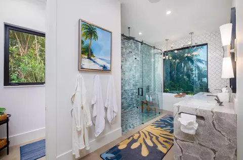 Bath - 16 Avacado St, Islamorada, FL 33036 photo 2 of 18