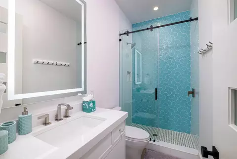 Bath - 16 Avacado St, Islamorada, FL 33036 photo 15 of 18