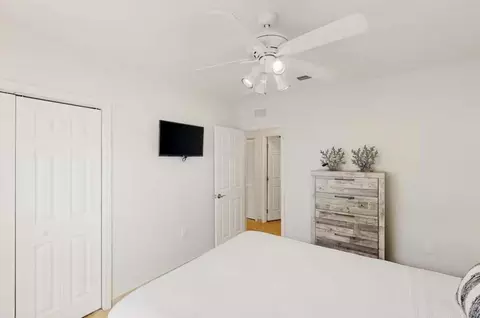 Bedroom - 360 3rd St Ocean St, Key Colony, FL 33051 photo 4 of 6