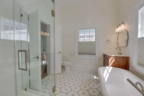 Bath - 1104 Packer St, Key West, FL 33040 photo 3 of 7