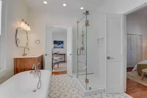 Bath - 1104 Packer St, Key West, FL 33040 photo 2 of 7