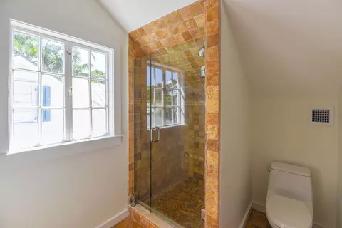 Bath - 1104 Packer St, Key West, FL 33040 photo 4 of 7