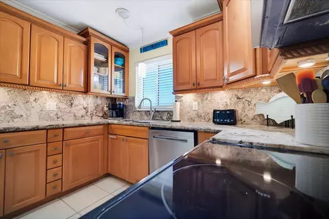 Kitchen - 22939 Sharp Ln, Cudjoe Key, FL 33042 photo 4 of 4