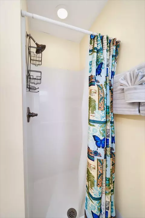 Bath - 22939 Sharp Ln, Cudjoe Key, FL 33042 photo 7 of 8