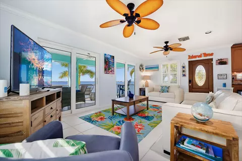 Living - 22939 Sharp Ln, Cudjoe Key, FL 33042 photo 2 of 4