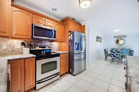 Kitchen - 22939 Sharp Ln, Cudjoe Key, FL 33042 photo 3 of 4