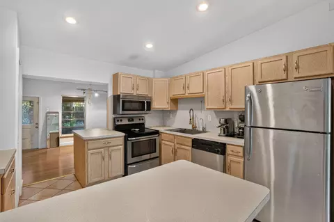 Kitchen - 229 2nd Rd, Key Largo, FL 33037 photo 1 of 3