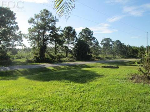 1013 Dixie Ave, Lehigh Acres, FL 33972 photo 2