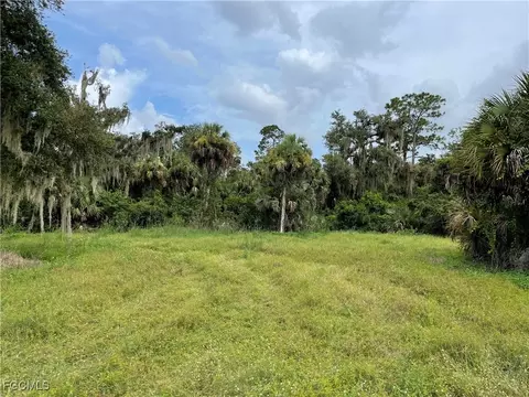 Secretariat Dr, Labelle, FL 33935