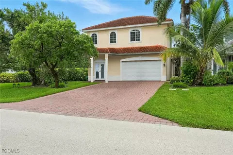 594 110th Ave N, Naples, FL 34108