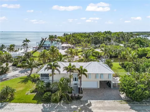 7711 Bocilla Ln, Bokeelia, FL 33922