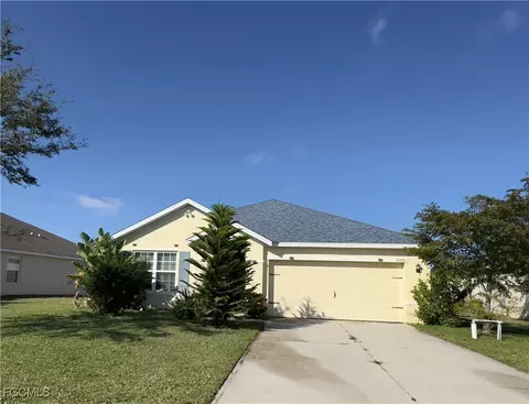 8330 Tortoise Isle Ct, Lehigh Acres, FL 33972