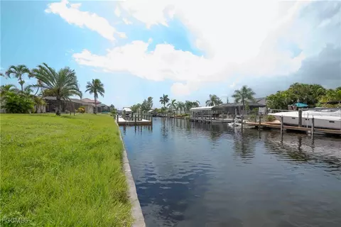 1921 SE 26th Ter, Cape Coral, FL 33904