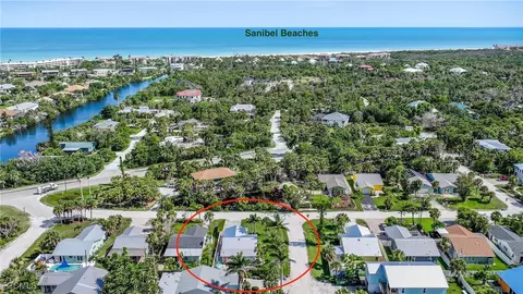 1657 Atlanta Plaza Dr, Sanibel, FL 33957