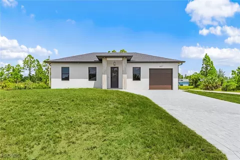 607 E 8th St, Lehigh Acres, FL 33972