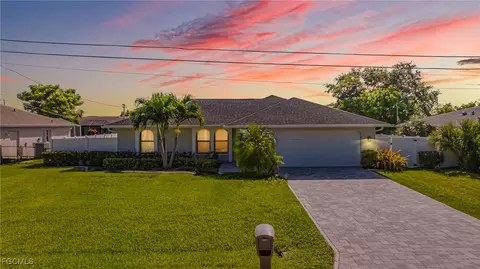 3810 SE 12th Pl, Cape Coral, FL 33904