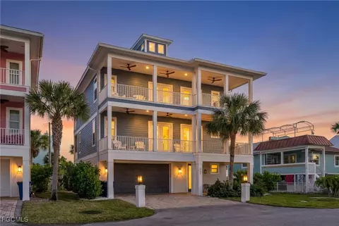 270 Delmar Ave, Fort Myers Beach, FL 33931