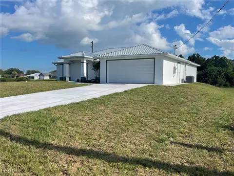 8050 Salem Cir, Labelle, FL 33935