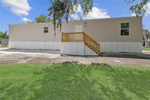 7728 Breeze Dr, North Fort Myers, FL 33917