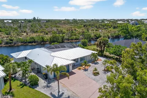 720 Durion Ct, Sanibel, FL 33957