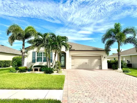 3193 Amadora Cir, Cape Coral, FL 33909