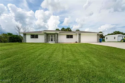 1037 Caloosahatchee Dr, Moore Haven, FL 33471