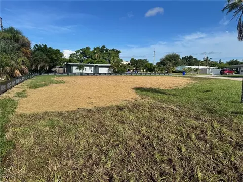 4360 Orangewood Ave, Fort Myers, FL 33901