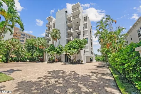 10562 Gulf Shore Dr #101/102, Naples, FL 34108