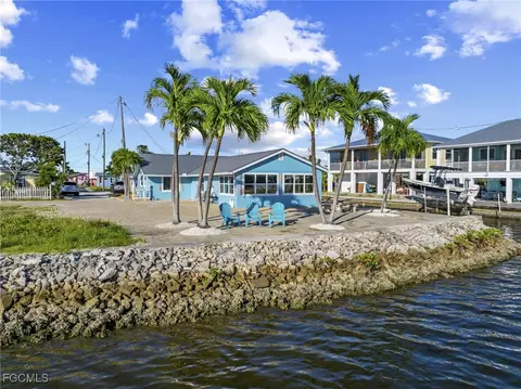 2669 Coco Plum Dr, Matlacha, FL 33993