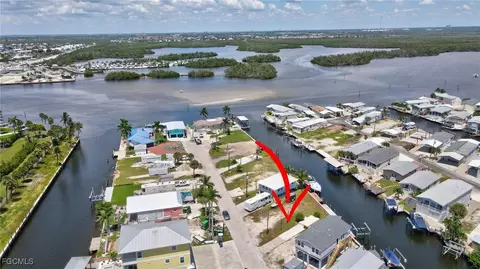 856 Oak St, Fort Myers Beach, FL 33931