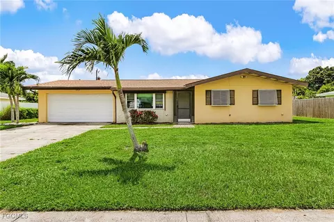 4555 Vinsetta Ave, North Fort Myers, FL 33903