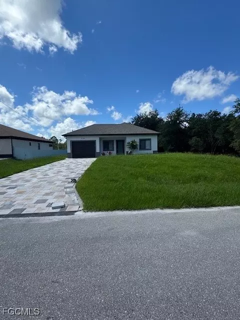 520 Millcreek St, Lehigh Acres, FL 33974
