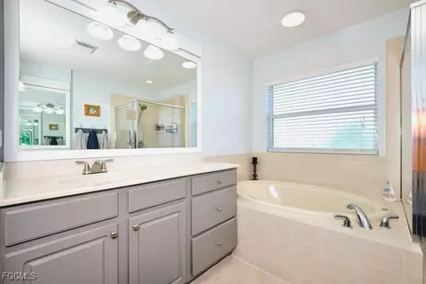 Bath - 2002 Heatherstone Way #1, Estero, FL 33928 photo 3 of 8