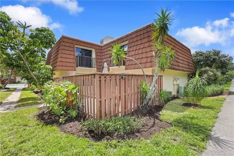 522 Cedarbend Dr #4, Fort Myers, FL 33919