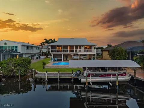 2407 Sycamore St, Saint James City, FL 33956