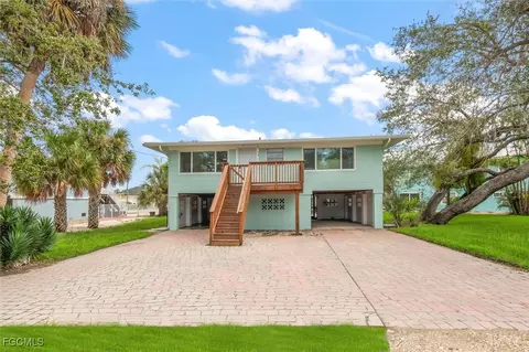 5481 Oak Ridge Ave, Fort Myers Beach, FL 33931