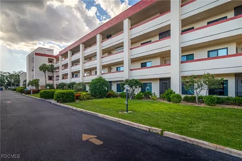 7402 Lake Breeze Dr #212, Fort Myers, FL 33907