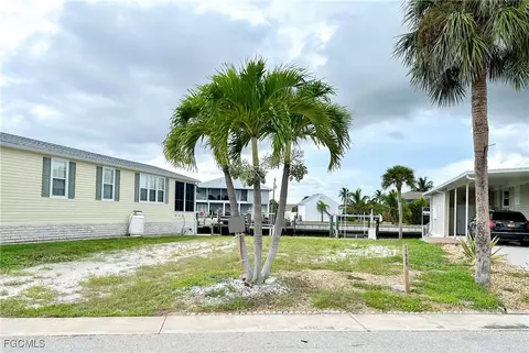 11600 Dogwood Ln, Fort Myers Beach, FL 33931