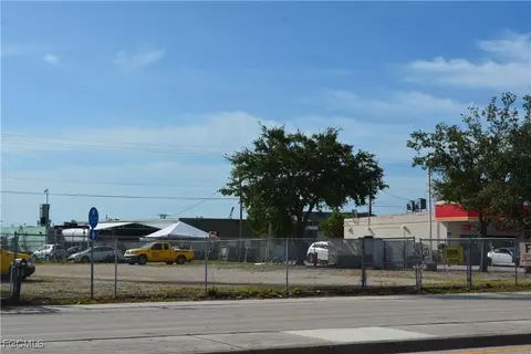 929 Country Club Blvd, Cape Coral, FL 33990