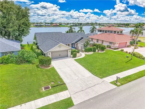 205 SE 8th Pl, Cape Coral, FL 33990