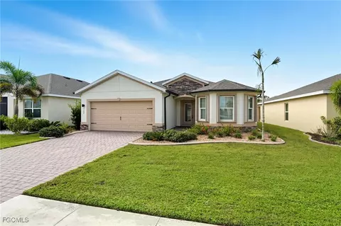 3164 Estancia Ln, Cape Coral, FL 33909