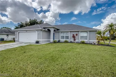 702 SW 11th Ave, Cape Coral, FL 33991