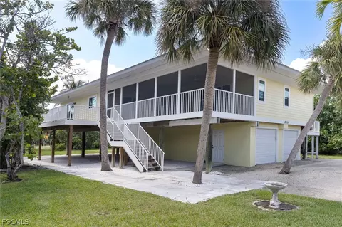 645 Oliva St, Sanibel, FL 33957